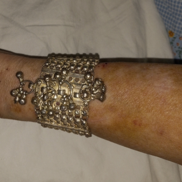 Rajasthan Heavy 4.5+ oz 1960s Indian Sterling Silver Bell Bracelet - Picture 7 of 7